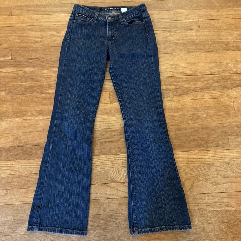 DKNY dark wash low rise boot cut jeans pants size 6 b44